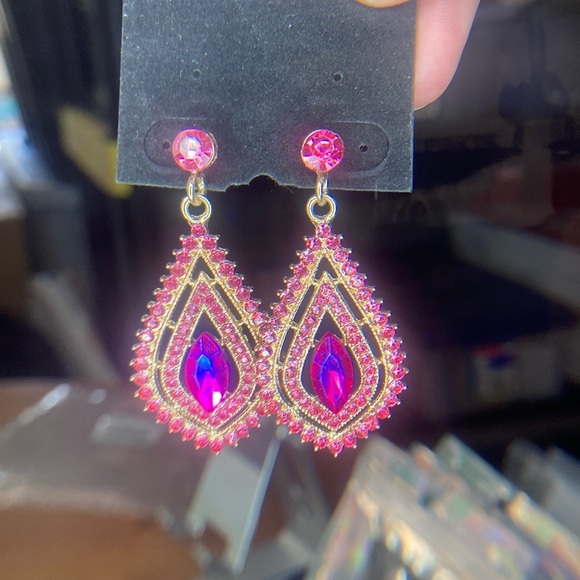 Elegant Pink and Purple Teardrop Earrings. Gold Tone Backing - Picture 1 of 5